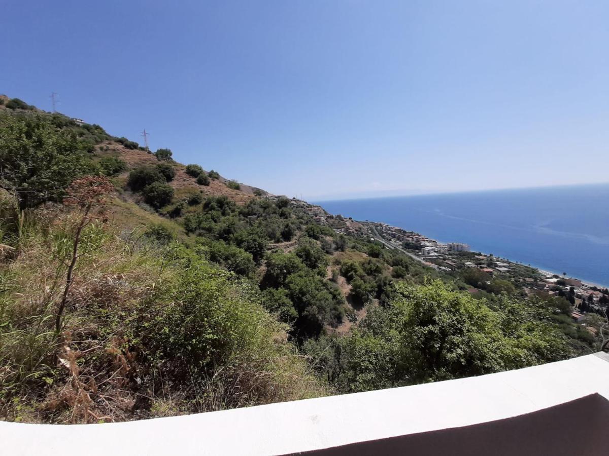 Nuova Casa Giulia Apartment Letojanni Luaran gambar