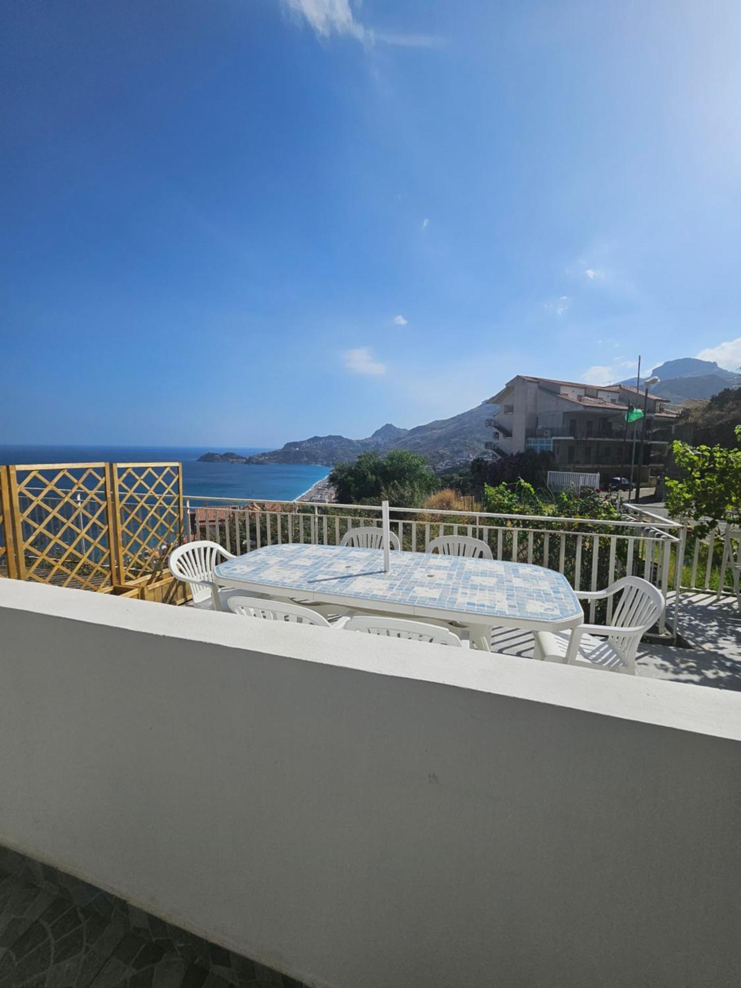 Nuova Casa Giulia Apartment Letojanni Luaran gambar