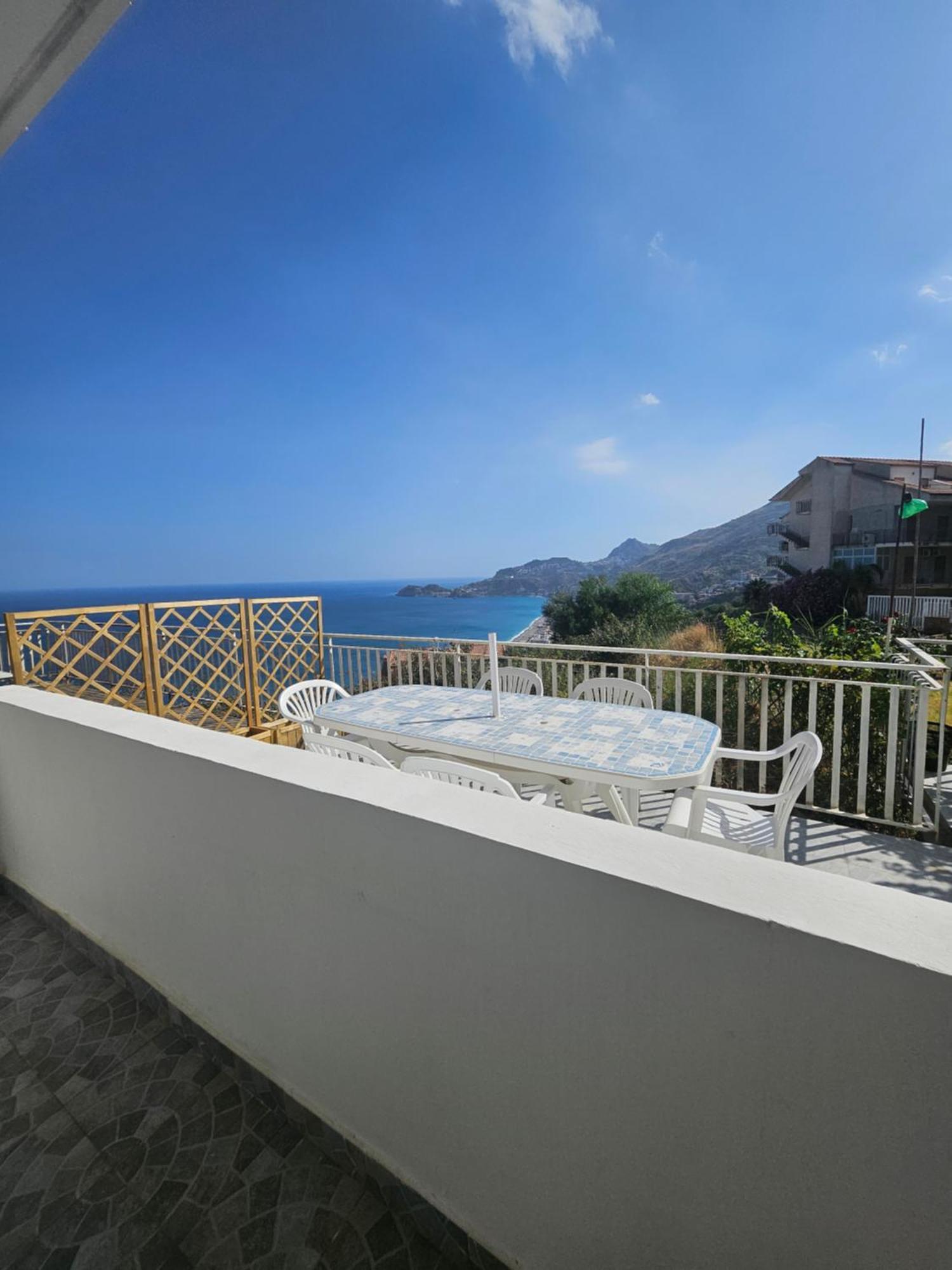 Nuova Casa Giulia Apartment Letojanni Luaran gambar