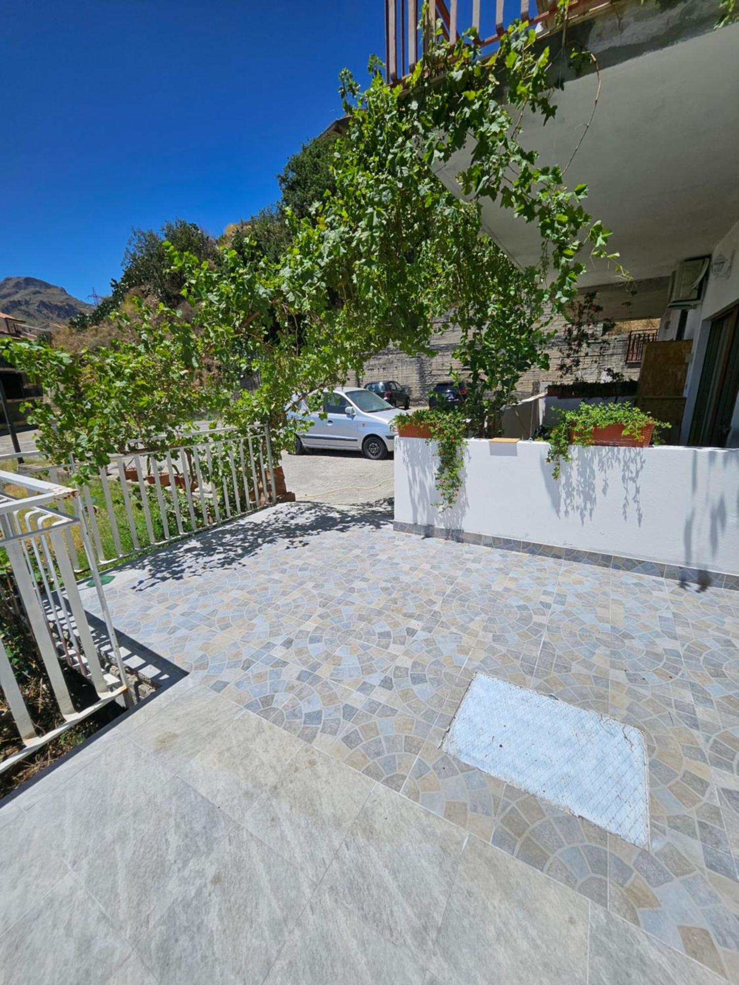 Nuova Casa Giulia Apartment Letojanni Luaran gambar