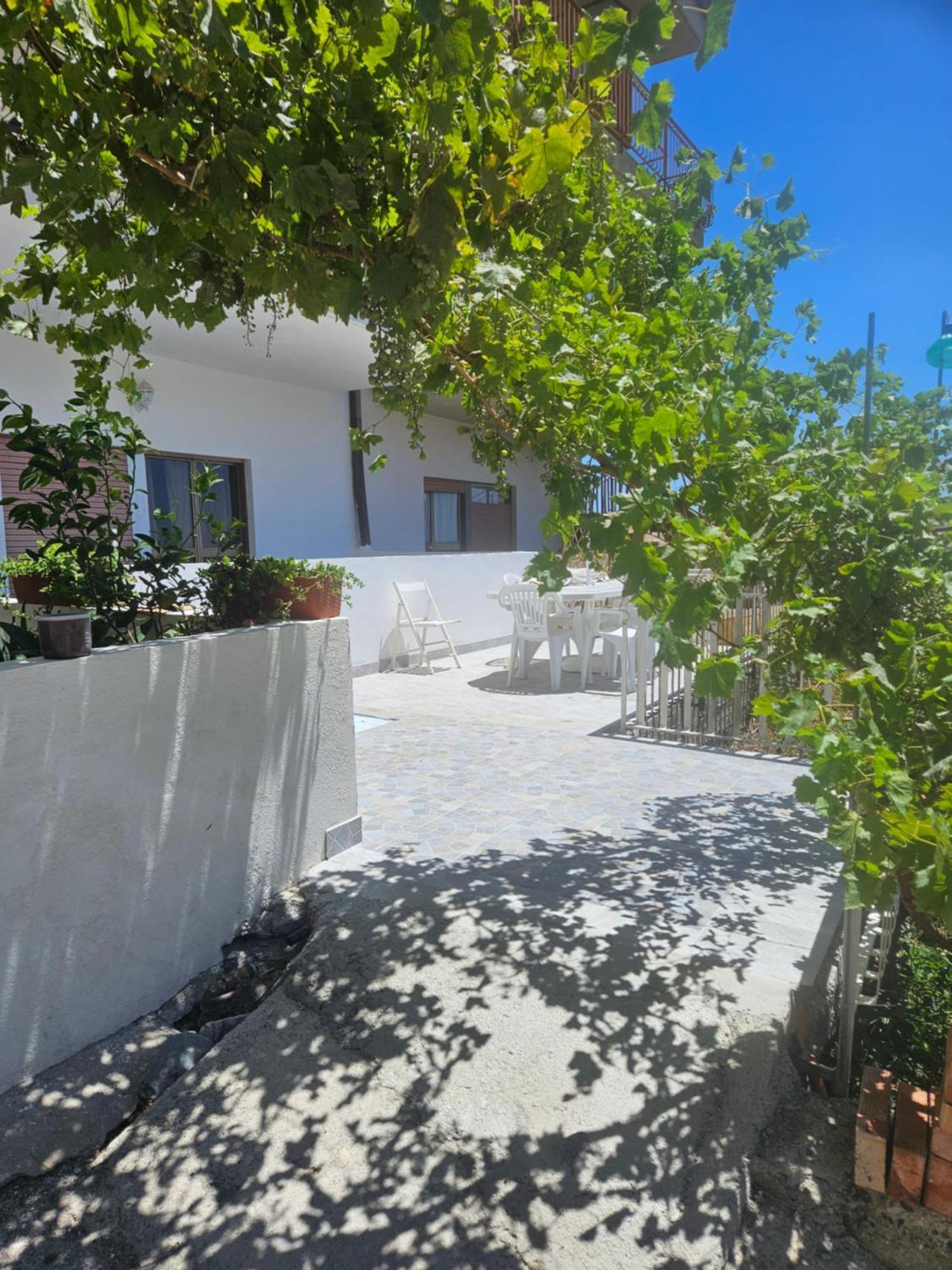 Nuova Casa Giulia Apartment Letojanni Luaran gambar